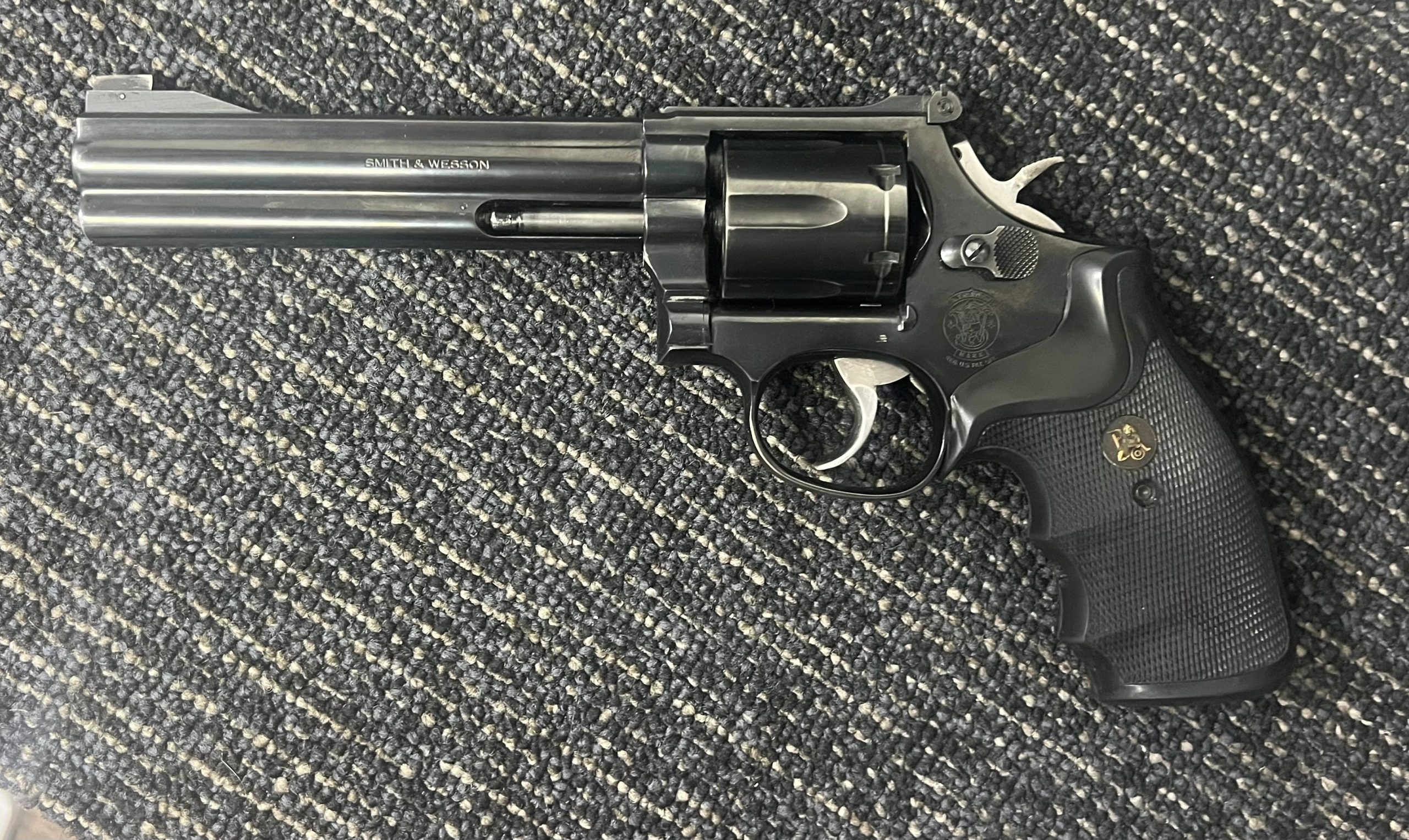 SMITH AND WESSON 586 357 MAGNUM